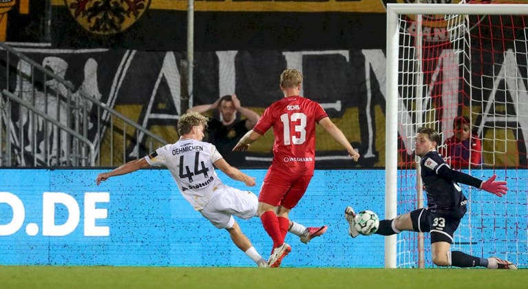 September 15, 2026, xfsx, Men s, Soccer, 2026–2027 Season, 3rd Division, Matchday 6: FC Würzburger Kickers vs. Alemannia Aachen; from left: Jonas Oehmichen (Alemannia Aachen), Philipp Ochs (FC Würzburger Kickers), Marko Rajkovacic (FC Würzburger Kickers); Würzburg, AKON ARENA, Bavaria, Germany