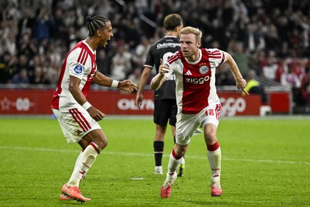 AMSTERDAM - (lr) Thilo Kehrer of Ajax and Davy Klaassen of Ajax celebrate the 1-0 during the Dutch Eredivisie match between Ajax and Willem II at the Johan Cruijff ArenA on September 15, 2026 in Amsterdam, the Netherlands. OLAF KRAAK ANP Eredivisie 2026 27 xVIxANPxSportx xxANPxIVx 568736297 originalFilename: 568736297.jpg