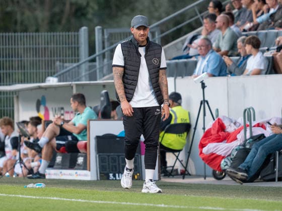 Coach Pascal Reinhardt of SG Sonnenhof Grossaspach looks disappointed on the sidelines; frustration, disappointment, emotion, gestures, coaching, compassion; GER, soccer, SG Sonnenhof Grossaspach vs. SC Verl, 3rd League, Matchday 6, Aspach, 2026–2027 season, September 15, 2026 GER, soccer, SG Sonnenhof Grossaspach vs. SC Verl, 3rd League, Matchday 6, 2026–2027 season, September 15, 2026 Aspach Copyright: xCarstenxSchweringx EP_CSG