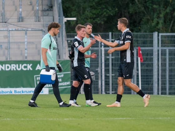 Dennis Waidner (SC Verl, No. 08, left) is substituted; Nick Seidel (SC Verl, No. 05) high-fives him. GER, Soccer, SG Sonnenhof Grossaspach vs. SC Verl, 3rd League, Matchday 6, Aspach, 2026–2027 season, September 15, 2026, GER, Soccer, SG Sonnenhof Grossaspach vs. SC Verl, 3rd League, Matchday 6, 2026–2027 season, September 15, 2026, Aspach Copyright: xCarstenxSchweringx EP_CSG