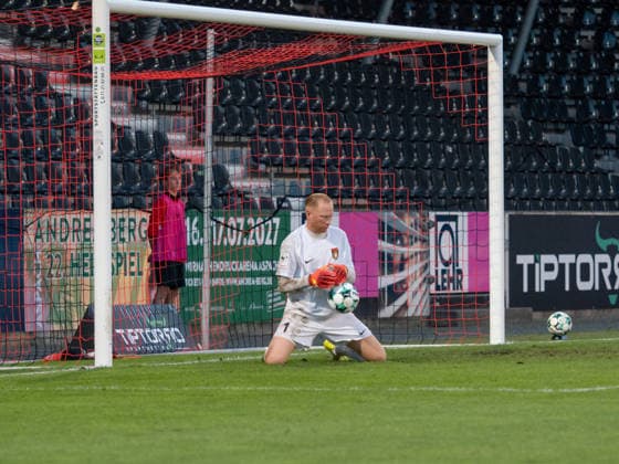 Goalkeeper Maximilian Reule of SG Sonnenhof Grossaspach, 01, saves a free kick GER, Soccer, SG Sonnenhof Grossaspach vs. SC Verl, 3rd League, Matchday 6, Aspach, 2026–2027 season, September 15, 2026, GER, Soccer, SG Sonnenhof Grossaspach vs. SC Verl, 3rd Division, Matchday 6, 2026–2027 season, September 15, 2026, Aspach Copyright: xCarstenxSchweringx EP_CSG