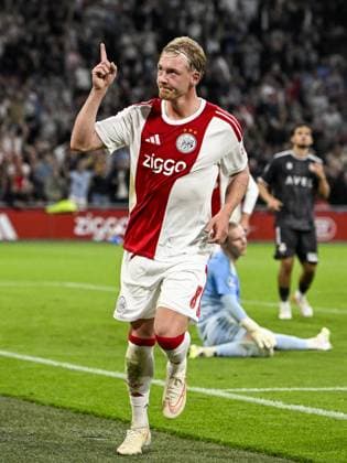 AMSTERDAM - Julian Brandt of Ajax celebrates the 2-0 during the Dutch Eredivisie match between Ajax and Willem II at the Johan Cruijff ArenA on September 15, 2026, in Amsterdam, the Netherlands. OLAF KRAAK ANP Eredivisie 2026 27 xVIxANPxSportx xxANPxIVx 568736945 originalFilename: 568736945.jpg