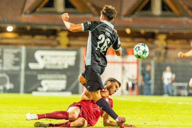 3rd Division: SG Sonnenhof Großaspach vs. Sportclub Verl, September 15, 2026, Aspach, GERMANY. September 15, 2026: Antonio Foti of Sportclub Verl, 26, in a tackle with Antonis Aidonis of SG Sonnenhof Großaspach, 15 during the match between SG Sonnenhof Großaspach and Sportclub Verl on Matchday 6 of the 3. Liga at the WIRmachenDRUCK Arena Copyright: xBEAUTIFULxSPORTS Steinx