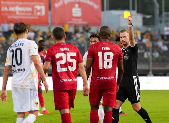 Referee Martin Wilke shows Franck Evina (FC Würzburger Kickers, 18) a yellow card (GER), FC Würzburger Kickers vs. TSV Alemannia Aachen, 3. Liga, Matchday 6, 2026–27 season, AKON Arena, Würzburg, September 15, 2026, Würzburg Kickers vs. Alemannia Aachen, 3rd Division, Matchday 6, 2026–27 season, September 15, 2026, Würzburg Copyright: xEibner-Pressefoto ScottxColemanx EP_SCN