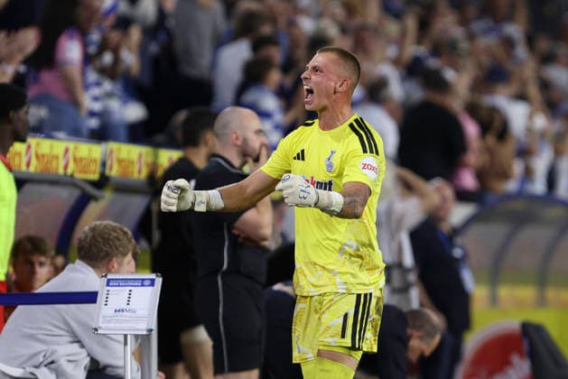 Goalkeeper Maximilian Braune of MSV Duisburg celebrates after scoring the 2-1 goal during the 3. Liga match between MSV Duisburg and TSV Havelse at Schauinsland Reisen Arena on September 15, 2026, in Duisburg, Germany. Photo by Oliver Kaelke, DeFodi Images. Goalkeeper Maximilian Braune of MSV Duisburg celebrates after his team’s second goal during the 3. Liga match between MSV Duisburg and TSV Havelse at Schauinsland Reisen Arena on September 15, 2026 in Duisburg, Germany. Photo by Oliver Kaelke, DeFodi Images. DFB and DFL regulations prohibit any use of photographs as image sequences and or quasi-video. Photo by Oliver Kaelke, DeFodi Images.