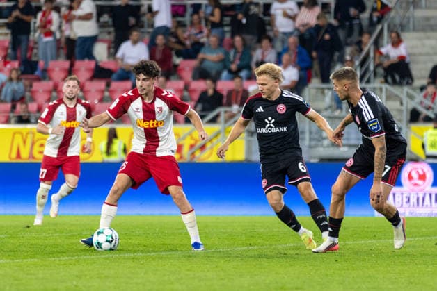 September 15, 2026, Soccer, GER, Season, 3. Liga, 2026–2027 Season, Matchday 6, SSV Jahn Regensburg vs. Fortuna Düsseldorf, Nicolas Oliveira (SSV Jahn Regensburg) vs. Andreas Müller (Düsseldorf). DFL regulations prohibit any use of photographs as image sequences and or quasi-video.