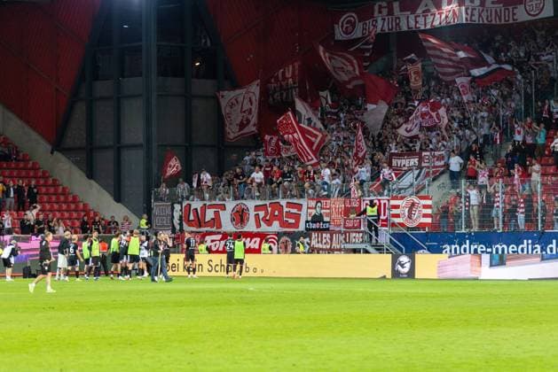 September 15, 2026, Soccer, GER, Season, 3rd Division, 2026–2027 Season, Matchday 6, SSV Jahn Regensburg vs. Fortuna Düsseldorf. The Düsseldorf team celebrates with their fans after the game. DFL REGULATIONS PROHIBIT ANY USE OF PHOTOGRAPHS AS IMAGE SEQUENCES AND OR QUASI-VIDEO