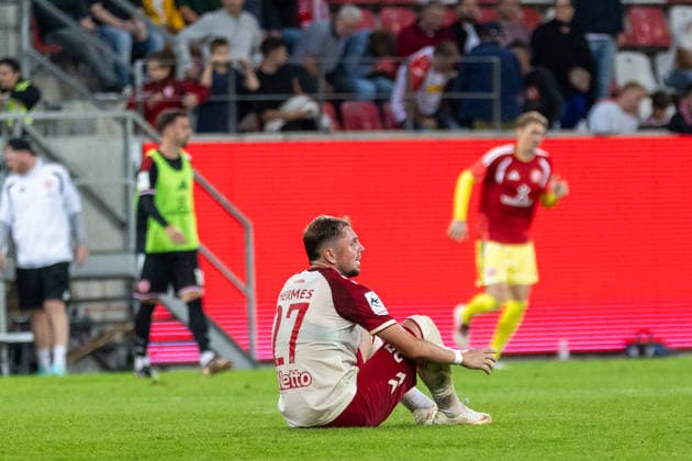 September 15, 2026, Soccer, GER, Season, 3rd Division, 2026–2027 Season, Matchday 6, SSV Jahn Regensburg vs. Fortuna Düsseldorf, Lucas Hermes, SSV Jahn Regensburg sits on the ground in disappointment after the game. DFL REGULATIONS PROHIBIT ANY USE OF PHOTOGRAPHS AS IMAGE SEQUENCES AND OR QUASI-VIDEO