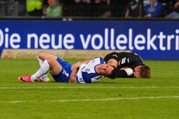 German Soccer, 3rd Division, Matchday 6, Hänsch Arena, Emslandstadion, Emsland District, Lower Saxony, Midweek Match, SV Meppen vs. Viktoria Köln; Tobias Mißner (SV Meppen), 3 players injured on the field Copyright: xMichelxWittex