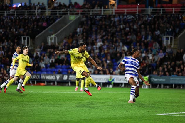 LONDON, ENGLAND, Tuesday 15th September 2026: Callum Wilson of Brentford scores the first goal making the score 1-0 during the English Football League Cup, Carabao Cup fixture between Reading and Brentford at Select Car Leasing Stadium in London, England. (Photo by Alex Ferrelly Sports Press Photo)  Copyright: xAlexxFerrelly SportsxPressxPhotox Sportspressphoto_SPR231568
