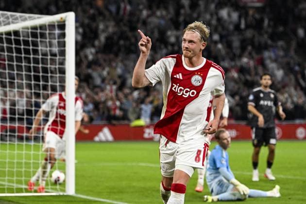 AMSTERDAM - Julian Brandt of Ajax celebrates the 2-0 during the Dutch Eredivisie match between Ajax and Willem II at the Johan Cruijff ArenA on September 15, 2026, in Amsterdam, the Netherlands. OLAF KRAAK ANP Eredivisie 2026 27 xVIxANPxSportx xxANPxIVx 568738458 originalFilename: 568738458.jpg