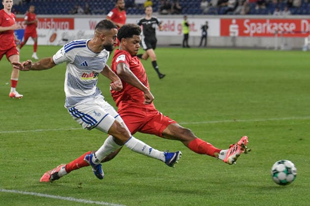 From left: Ramien Safi (Duisburg, 19) and Yannick Mausehund (Havelse, 24) in a one-on-one battle. September 9, 2026 ¢ Soccer ¢ MSV Duisburg vs. TSV Havelse, Schauinsland Reisen Arena, Duisburg, DFB and DFL regulations prohibit any use of photographs as image sequences and or quasi-video. NRW, Germany Copyright: xpepphotox xSaschaxWeizx pep00321, pep_20260915_hm
