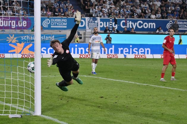 Own goal by Dennis Duah of TSV Havelse (not pictured), making the score 2–1 for MSV Duisburg; goalkeeper Tom Opitz of TSV Havelse stretches in vain. September 15, 2026, Soccer, 3rd Division, 2026–27 season, Matchday 6, MSV Duisburg vs. TSV Havelse. DFB regulations prohibit any use of photographs as image sequences and or quasi-video. Duisburg, Schauinsland Reisen Arena, North Rhine-Westphalia, Germany Team2
