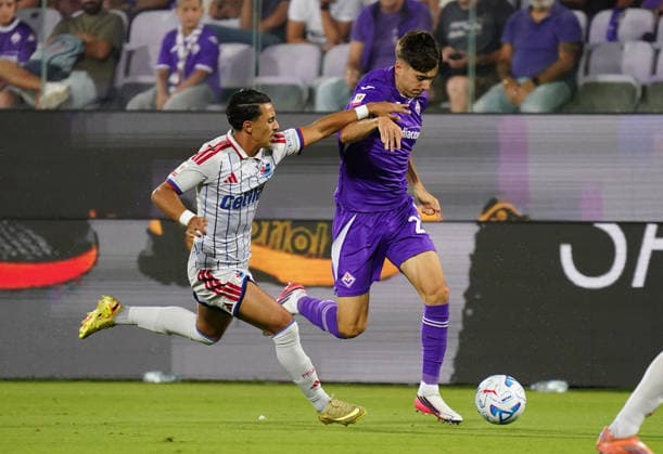 Fiorentina™s Victor Valdepenas fight for the ball with Pisa™s Ichem Ferrah during the Coppa Italia Frecciarossa soccer match between Fiorentina and Pisa at - Artemis Franchi Stadium in Florence (FI), center of Italy, Tuesday , September 15, 2026.  Copyright: xMarcoxBucco LaxPressex