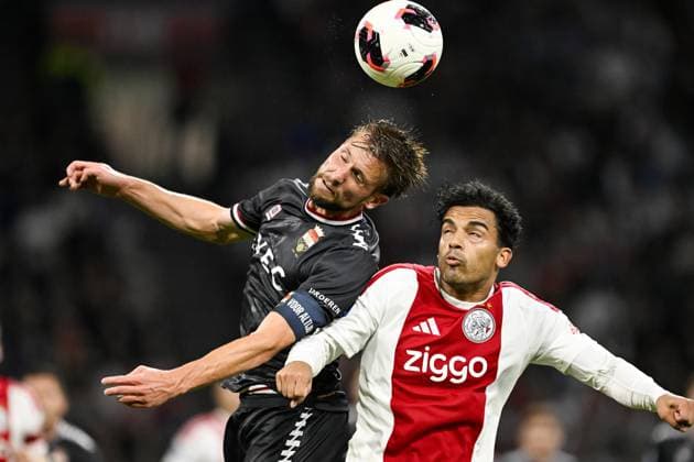 AMSTERDAM - (lr) Hidde ter Avest of Willem II, Owen Wijndal of Ajax during the Dutch Eredivisie match between Ajax and Willem II at the Johan Cruijff ArenA on 15 September 2026 in Amsterdam, the Netherlands. OLAF KRAAK ANP Eredivisie 2026 27 xVIxANPxSportx xxANPxIVx 568738935 originalFilename: 568738935.jpg