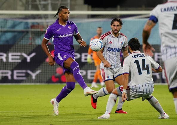 Fiorentina™s Cher Ndour fight for the ball with Pisa™s Ignacio Loyola during the Coppa Italia Frecciarossa soccer match between Fiorentina and Pisa at - Artemis Franchi Stadium in Florence (FI), center of Italy, Tuesday , September 15, 2026.  Copyright: xMarcoxBucco LaxPressex