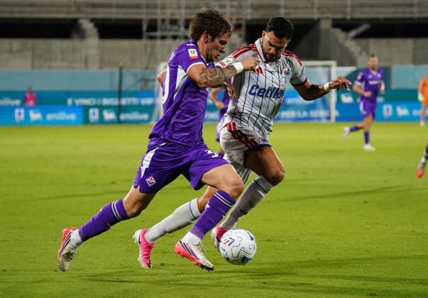 Fiorentina™s Franco Mastantuono fight for the ball with Pisa™s Pascal Marcel Leris during the Coppa Italia Frecciarossa soccer match between Fiorentina and Pisa at - Artemis Franchi Stadium in Florence (FI), center of Italy, Tuesday , September 15, 2026.  Copyright: xMarcoxBucco LaxPressex