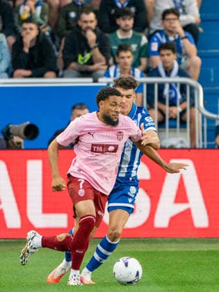 ESP LaLiga EA Sports: Deportivo Alavés vs. Valencia CF — Arnaut Danjuma of Valencia CF during the LaLiga EA Sports match between Deportivo Alavés and Valencia CF, played at Mendizorroza Stadium in Vitoria-Gasteiz on September 15, 2026, in Spain. VITORIA, Spain. Soccer Copyright: xAgenciaxLOFx