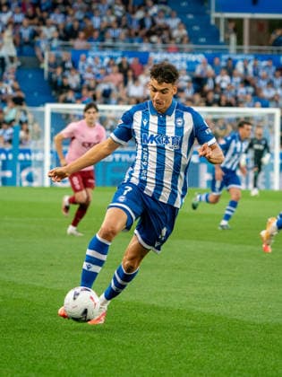 ESP LaLiga EA Sports: Deportivo Alavés vs. Valencia CF — Ángel Pérez Hidalgo of Alavés during the LaLiga EA Sports match between Deportivo Alavés and Valencia CF, played at Mendizorroza Stadium in Vitoria-Gasteiz on September 15, 2026, in Spain. VITORIA, Spain — Soccer Copyright: xAgenciaxLOFx