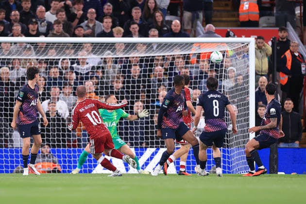 Fußball: Carabao Cup, 3. Runde – Liverpool gegen Tottenham Hotspur, 15. September 2026 Carabao Cup, 3. Runde – Liverpool gegen Tottenham Hotspur: Alexis Mac Allister von Liverpool erzielt das erste Tor. Foto: Simon Stacpoole – Abseits – Liverpool, Großbritannien  Copyright: xSimonxStacpoolexOffside