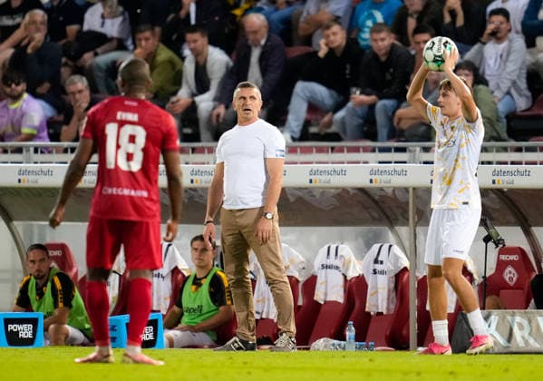 Mersad Selimbegovic, head coach of TSV Alemannia Aachen, watches the game in Germany: FC Würzburger Kickers vs. TSV Alemannia Aachen, 3. Liga, Matchday 6, 2026–27 season, AKON Arena, Würzburg, September 15, 2026, Würzburger Kickers vs. Alemannia Aachen, 3rd League, Matchday 6, 2026–27 season, September 15, 2026, Würzburg Copyright: xEibner-Pressefoto ScottxColemanx EP_SCN
