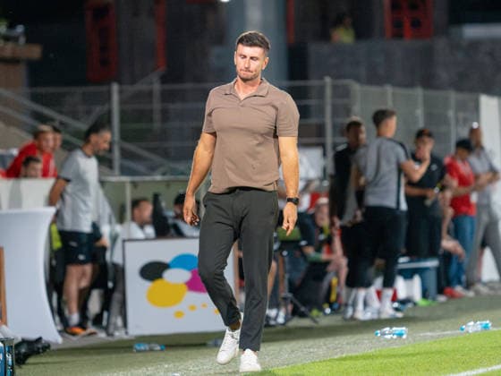 Coach Orest Shala of SC Verl reacts with disappointment on the sideline after Fabian Eisele of SG Sonnenhof Grossaspach tied the game at 1-1, 23, frustration, disappointment, emotion, gestures, coaching, sympathy, GER, soccer, SG Sonnenhof Grossaspach vs. SC Verl, 3rd Division, Matchday 6, Aspach, 2026–2027 season, September 15, 2026, GER, Soccer, SG Sonnenhof Grossaspach vs. SC Verl, 3rd Division, Matchday 6, 2026–2027 season, September 15, 2026, Aspach Copyright: xCarstenxSchweringx EP_CSG