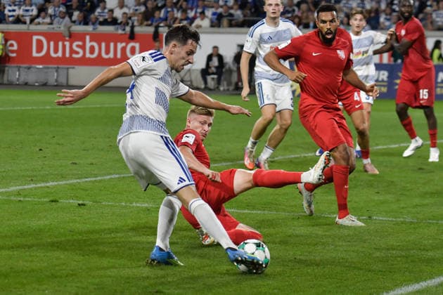 From left in a one-on-one: Conor Noß (Noss), Duisburg 14; Kevin Schumacher, Havelse 10; 15; 09; 2026 ¢ Soccer ¢ MSV Duisburg vs. TSV Havelse, Schauinsland Reisen Arena, Duisburg, DFB and DFL regulations prohibit any use of photographs as image sequences and or quasi-video. NRW, Germany Copyright: xpepphotox xSaschaxWeizx pep00321, pep_20260915_hm