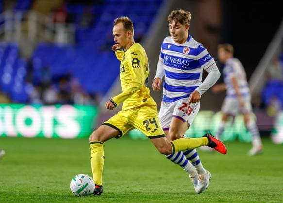 Mikkel Damsgaard of Brentford gets away from Josh Stokes of Reading Reading v Brentford, EFL Carabao Cup, Football, The Select Car Leasing Stadium, UK - 15 Sep 2026Reading The Select Car Leasing Stadium United Kingdom EDITORIAL USE ONLY No use with unauthorised audio, video, data, fixture lists, club league logos or live services. Online in-match use limited to 120 images, no video emulation. No use in betting, games or single club league player publications. Copyright: xMattxImpey Shutterstockx 17152698ac