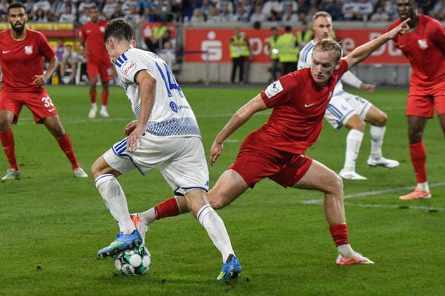 From left: Conor Noß (Duisburg 14) and Johann Berger (Havelse 8) in a one-on-one duel, September 9, 2026 ¢ Soccer ¢ MSV Duisburg vs. TSV Havelse, Schauinsland Reisen Arena, Duisburg, DFB and DFL regulations prohibit any use of photographs as image sequences and or quasi-video. NRW, Germany Copyright: xpepphotox xSaschaxWeizx pep00321, pep_20260915_hm
