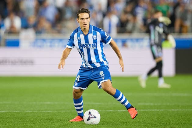September 15, 2026, Vitoria, Alava, Spain: Denis Suarez of Deportivo Alaves in action during the LaLiga EA Sports match between Deportivo Alaves and Valencia CF at Mendizorrotza on September 15, 2026, in Vitoria, Spain. Vitoria Spain - ZUMAa181 20260915_zaa_a181_218 Copyright: xRicardoxLarreinax