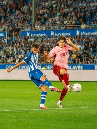 ESP LaLiga EA Sports: Deportivo Alavés vs. Valencia CF during the LaLiga EA Sports match between Deportivo Alavés and Valencia CF, played at Mendizorroza Stadium in Vitoria-Gasteiz on September 15, 2026, in Spain. VITORIA, Spain. Soccer Copyright: xAgenciaxLOFx