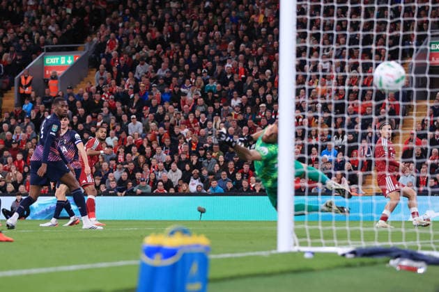 Fußball: Carabao Cup, 3. Runde – Liverpool gegen Tottenham Hotspur, 15. September 2026 Carabao Cup, 3. Runde – Liverpool gegen Tottenham Hotspur: Cody Gakpo von Liverpool erzielt das zweite Tor. Foto: Simon Stacpoole. Abseits. Liverpool, Großbritannien  Copyright: xSimonxStacpoolexOffside