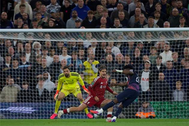 RECORD DATE NOT STATED Football - Football League Cup - 3rd Round - Liverpool FC v Tottenham Hotspur FC LIVERPOOL, ENGLAND - Tuesday, September 15, 2026: Liverpool s Milos Kerkez attempts to block the shot from Tottenham Hotspur s Mohammed Kudus (R) during the Football League Cup 3rd Round match between Liverpool FC and Tottenham Hotspur FC at Anfield. (Photo by David Rawcliffe Propaganda) LIVERPOOL Anfield MERSEYSIDE ENGLAND  Copyright: xDavidxRawcliffex 2026-09-15-Liverpool_v_Tottenham-069