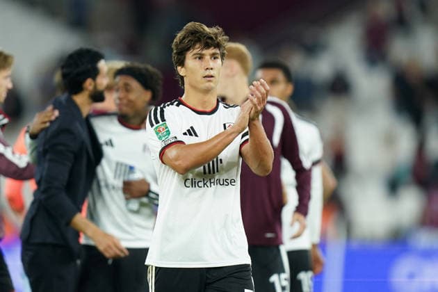 West Ham United v Fulham, Carabao Cup Gonzalo Garcia of Fulham clapping the fans after the West Ham United v Fulham Carabao Cup 3rd Round match at the London Stadium, London, England on 15 September 2026 Credit: Dylan Hepworth Every Second Media Editorial use only. All images are copyright Every Second Media Limited. No images may be reproduced without prior permission. All rights reserved. Premier League and Football League images are subject to licensing agreements with Football DataCo Limited. see https: www.football-dataco.com Copyright: xIMAGO EveryxSecondxMediax ESM-2164-0095 DylanxHepworthx xEveryxSecondxMediax