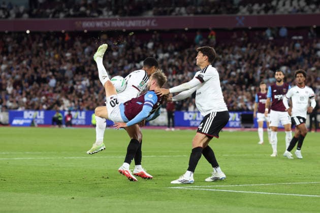 West Ham gegen Fulham, 15. September 2026, London, Carabao Cup, 3. Runde: West Ham United gegen Fulham – Jarrod Bowen von West Ham United verfehlt einen Fallrückzieher. Foto: Charlotte Wilson, Abseits, London, Großbritannien  Copyright: xCharlottexWilsonx xOffsidexOffside