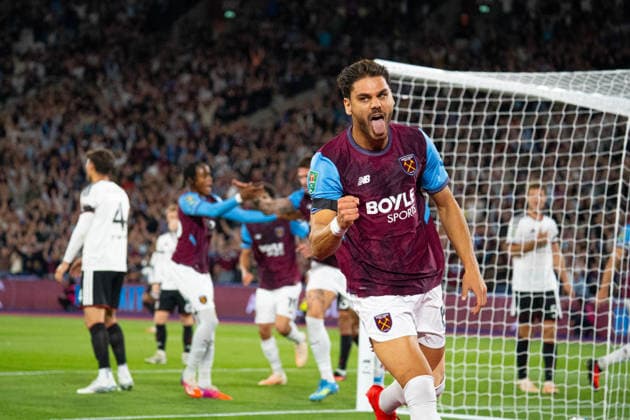 Konstantinos Mavropanos celebration to assisting the leveller during the Carabao Cup Third Round match between West Ham United and Fulham at the The London Stadium in London UK (Elliot Legg Sports Press Photo)  Copyright: x(ElliotxLegg SportsxPressxPhoto)x Sportspressphoto_SPR231822