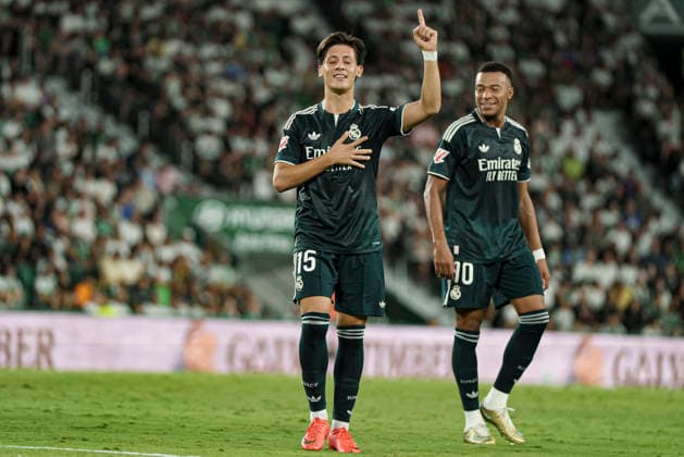 Arda Guler seen celebrating after scoring goal during LaLiga EA SPORTS game between teams of Elche CF and Real Madrid FC at Estadio Manuel Martinez Valero (Marta Lopez Ball Raw Images) Elche Manuel Martinez Valero Spain Copyright: xMartaxLopezx martalopez_elche_realmadrid_2627-11-2
