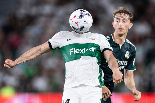 ELCHE, SPAIN - SEPTEMBER 15: Abiel Osorio of Elche (L)controls the ball under pressure from Dean Huijsen of Real Madrid (R) during the LaLiga EA Sports football match between Elche CF and Real Madrid CF at Martinez Valero Stadium on September 15, 2026 in Elche, Spain. (Photo by Ricardo Nogueira Sports Press Photo)  Copyright: xRicardoxNogueira SportsxPressxPhotox Sportspressphoto_SPR231908