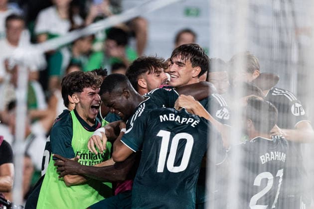 ELCHE, SPAIN - SEPTEMBER 15: Carlos Espi of Real Madrid celebrates after scoring the team s third goal with teammates during the LaLiga EA Sports football match between Elche CF and Real Madrid CF at Martinez Valero Stadium on September 15, 2026 in Elche, Spain. (Photo by Ricardo Nogueira Sports Press Photo)  Copyright: xRicardoxNogueira SportsxPressxPhotox Sportspressphoto_SPR231912