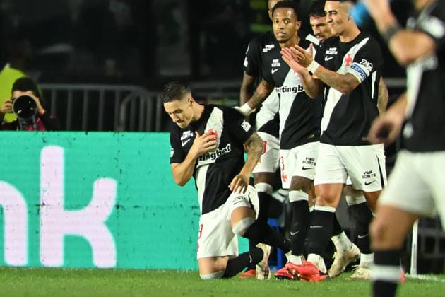 Fußball, Copa Sudamericana, Vasco da Gama Rio de Janeiro - Independiente Santa Fe VASCO DA GAMA X SANTA FE RIO DE JANEIRO, RJ - 15.09.2026: VASCO DA GAMA X SANTA FE - Bruno Duarte scores a goal during Vasco da Gama (BRA) x Santa Fe (COL), a match valid for the second leg of the CONMEBOL Sudamericana 2026, held at the Sao Januario stadium, located in the city of Rio de Janeiro (RJ), on the night of this Tuesday (15). (Photo: Nayra Halm Fotoarena) x3016983x  NayraxHalm