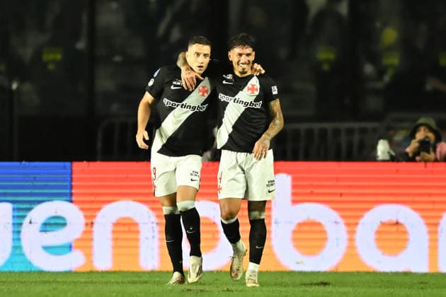 Fußball, Copa Sudamericana, Vasco da Gama Rio de Janeiro - Independiente Santa Fe VASCO DA GAMA X SANTA FE RIO DE JANEIRO, RJ - 15.09.2026: VASCO DA GAMA X SANTA FE - Bruno Duarte scores a goal during Vasco da Gama (BRA) x Santa Fe (COL), a match valid for the second leg of the CONMEBOL Sudamericana 2026, held at the Sao Januario stadium, located in the city of Rio de Janeiro (RJ), on the night of this Tuesday (15). (Photo: Nayra Halm Fotoarena) x3016984x  NayraxHalm