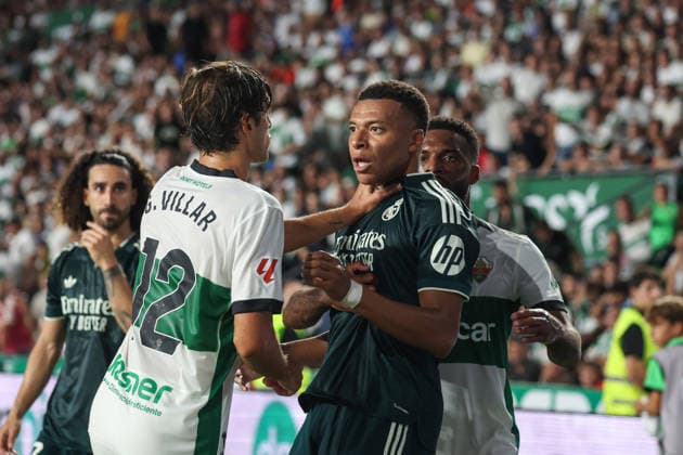 Spain - LaLiga EA - Elche CF vs Real Madrid CF - 15 09 2026 SPAIN, ELCHE, SEPTEMBRE 15. Kylian Mbappe of Real Madrid argues with Gonzalo Villar of Elche during the LaLiga EA Sports football match between Elche CF and Real Madrid CF on Septembre 15, 2026 at Estadio Manuel Martinez Valero in Elche, Spain. Photo by Manuel Blondeau AOP.Press Elche Estadio Manuel Martinez Valero Valencian Community Spain Copyright: x ManuelxBlondeau AOP.Pressx AOP20260915-012