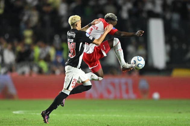Fußball, Copa Sudamericana, Vasco da Gama Rio de Janeiro - Independiente Santa Fe VASCO DA GAMA X SANTA FE RIO DE JANEIRO, RJ - 15.09.2026: VASCO DA GAMA X SANTA FE - During Vasco da Gama (BRA) x Santa Fe (COL), a match valid for the second leg of the CONMEBOL Sudamericana 2026, held at the Sao Januario stadium, located in the city of Rio de Janeiro (RJ), on the night of this Tuesday (15). (Photo: Nayra Halm Fotoarena) x3017016x  NayraxHalm