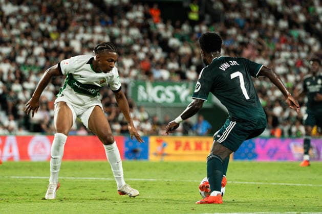 Buba Sangare and Vinicius Junior seen during LaLiga EA Sports 2026-27 matchday 6 game between Elche CF and Real Madrid CF played at Martinez Valero Stadium in Elche (Marta Lopez Ball Raw Images) Elche Estadio Martinez Valero Spain Copyright: xMartaxLopezx MartaLopez_BallRawImages_Elche-RealMadrid-06