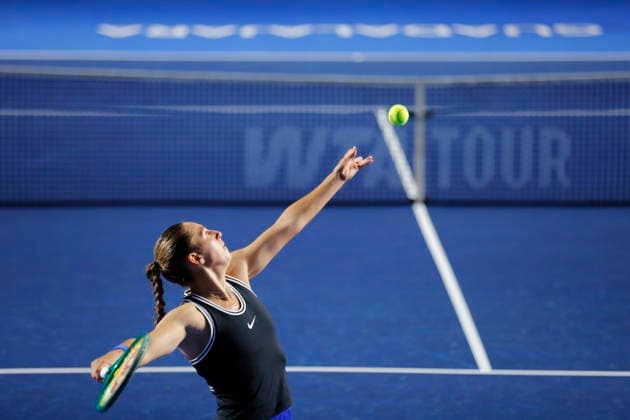 Guadalajara Open WTA, Tennis Damen 500 - Day 4 epaselect Diane Parry of France in action against Peyton Stearns of the US during their Women s singles round of 16 match at the Guadalajara Open WTA 500 in Guadalajara, Jalisco, Mexico, 15 September 2026. Guadalajara Mexico  Copyright: xFRANCISCOxGUASCOx