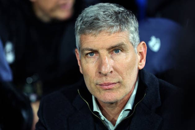 Platense head coach Martin Palermo gestures on the bench before the second leg of the CONMEBOL Copa Libertadores quarterfinal match between Platense of Argentina and Fluminense of Brazil at Ciudad de Vicente López Stadium in Buenos Aires, Argentina, on September 15, 2026 BUENOS AIRES ARGENTINA Copyright: xPHOTOXPHOTOx