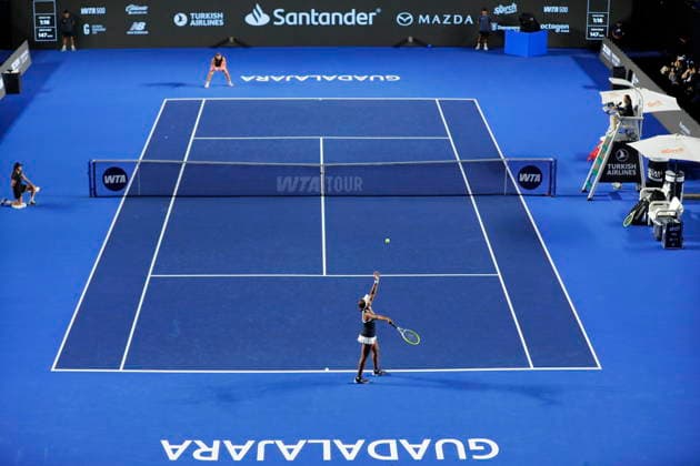 Guadalajara Open WTA, Tennis Damen 500 - Day 4 Janice Tjen (top) of Indonesia in action against Sloane Stephens (bottom) of the USA during their match at the Guadalajara Open WTA 500 in Guadalajara, Jalisco, Mexico, 15 September 2026. Guadalajara Mexico  Copyright: xFRANCISCOxGUASCOx