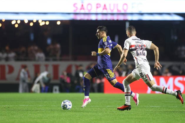 15th September 2026; Estadio do Morumbi, Sao Paulo, Brazil; CONMEBOL Sudamericana Football, Sao Paulo versus Boca Juniors; Domingos Duarte of Sao Paulo battles for possession with Miguel Merentiel of Boca Juniors AndrexCardoso DiaEsportivo