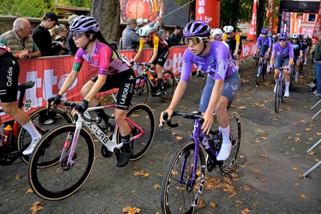 Grand Prix de Wallonie 2026 Cycling Race - Women CITADELLE DE NAMUR, BELGIUM - SEPTEMBER 16 : rider of Liv AlUla Jayco during the 66th edition of Grand Prix de Wallonie an UCI ProSeries 1.Pro one day cycling road race for Women Elite of 127,3 km with start in Seraing and finish in Citadelle de Namur on September 16, 2026 in Citadelle de Namur, Belgium, 16 09 2026 ( Motordriver Pieter Van Herzeele - Citadelle de Namur Belgium  Copyright: xSesx