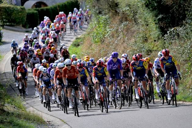 Grand Prix de Wallonie 2026 Cycling Race - Women CITADELLE DE NAMUR, BELGIUM - SEPTEMBER 16 : illustration picture peloton during the 66th edition of Grand Prix de Wallonie an UCI ProSeries 1.Pro one day cycling road race for Women Elite of 127,3 km with start in Seraing and finish in Citadelle de Namur on September 16, 2026 in Citadelle de Namur, Belgium, 16 09 2026 ( Motordriver Pieter Van Herzeele - Citadelle de Namur Belgium  Copyright: xSesx